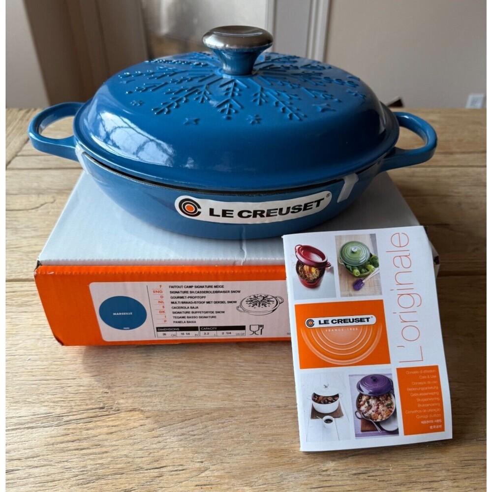 Le Creuset Noël Collection Signature Snowflake 2.25 qt Braiser Marseille NEW